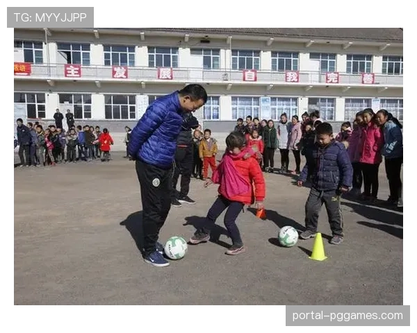 巴黎圣日耳曼基金会启动“足球进校园”新一期社区教育项目