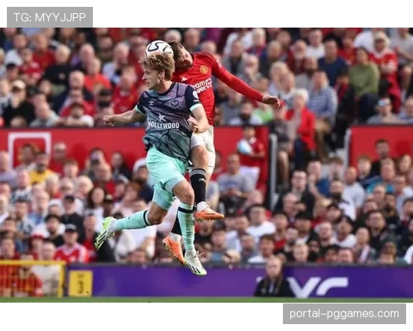 布伦特福德对阵水晶宫半场战罢，双方1-1，奥利斯与姆贝乌莫分别破门